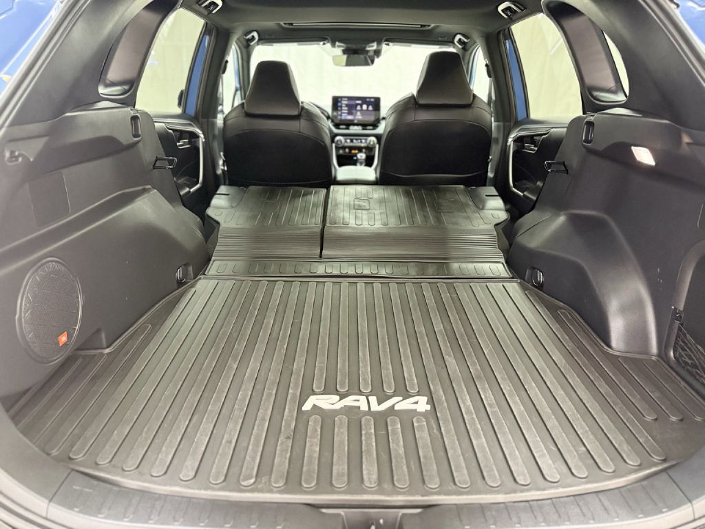 Photo 29 of this TOYOTA RAV4