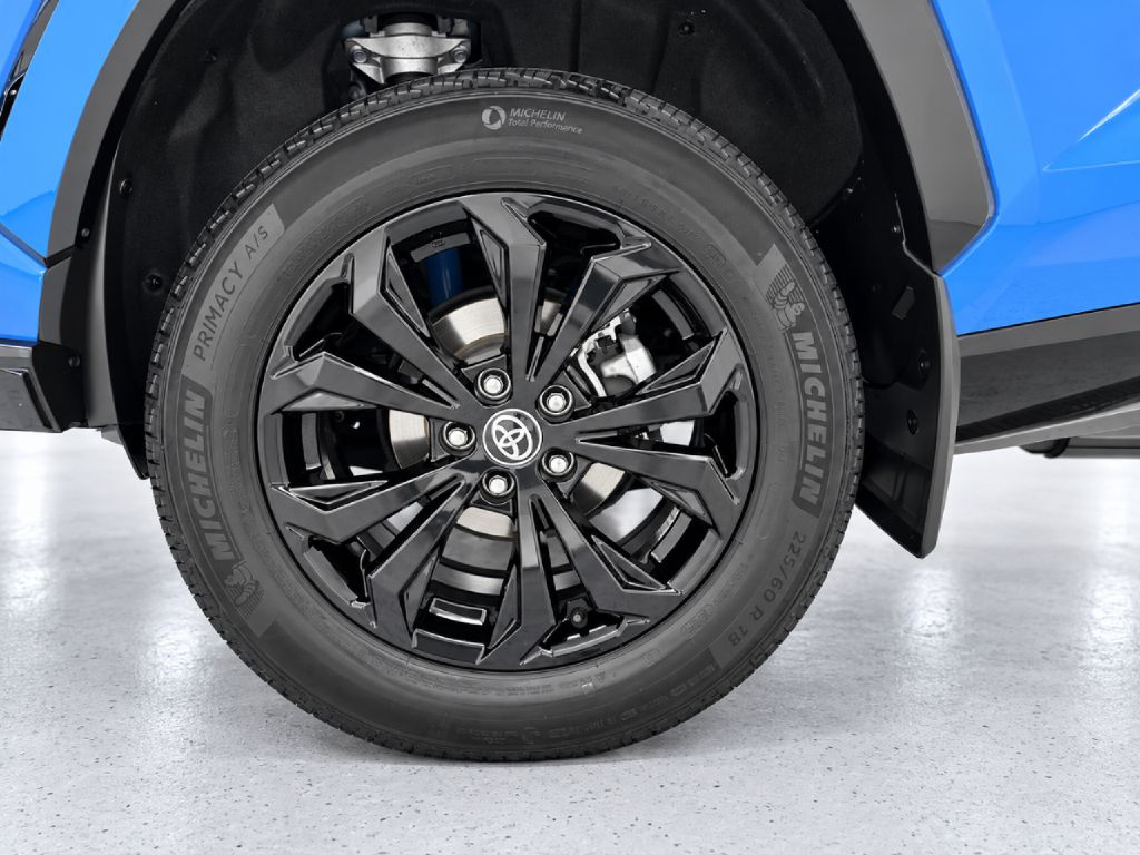 Photo 33 of this TOYOTA RAV4