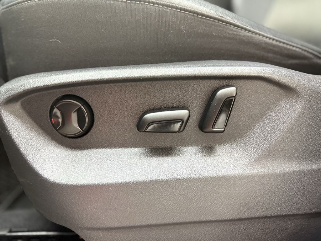 Photo 10 of this VOLKSWAGEN ATLAS