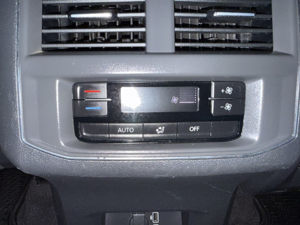 Photo 21 of this VOLKSWAGEN ATLAS