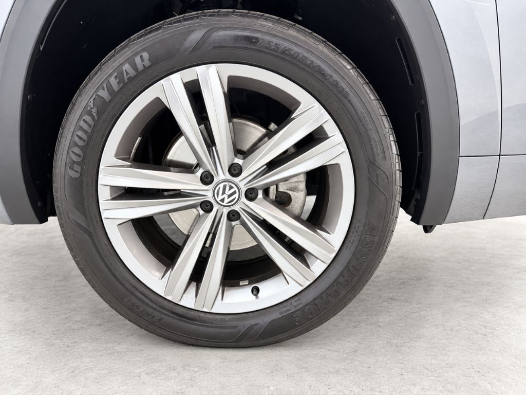 Photo 32 of this VOLKSWAGEN ATLAS