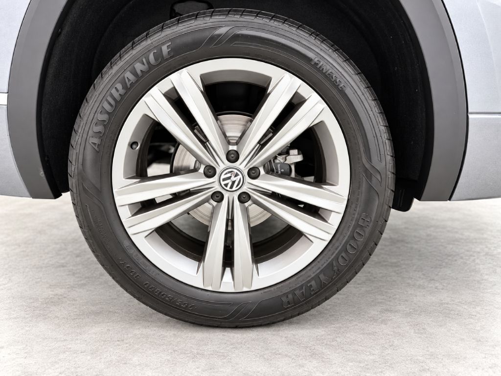Photo 33 of this VOLKSWAGEN ATLAS