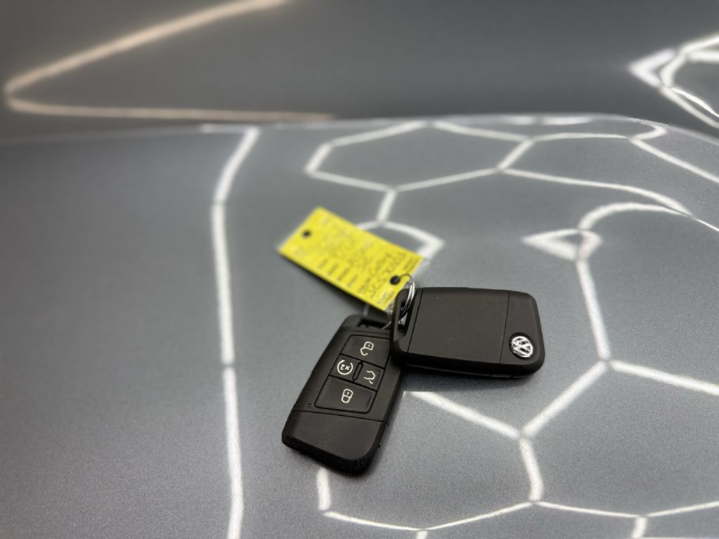 Photo 41 of this VOLKSWAGEN ATLAS