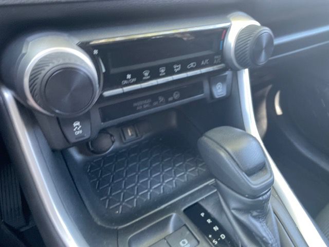 Photo 6 of this TOYOTA RAV4