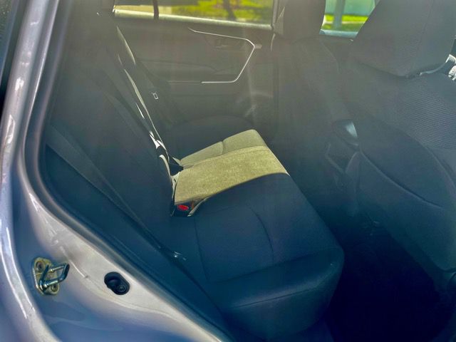 Photo 8 of this TOYOTA RAV4