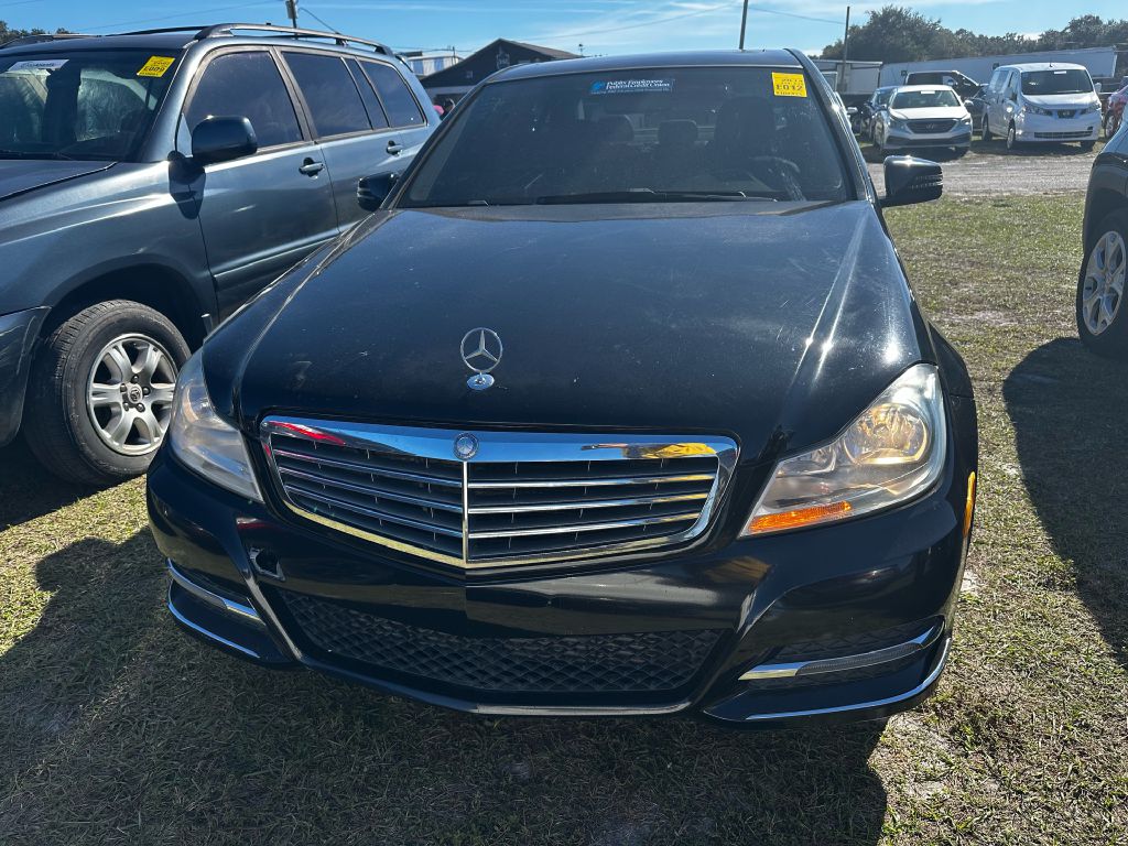 Photo 2 of this MERCEDES-BENZ C-CLASS