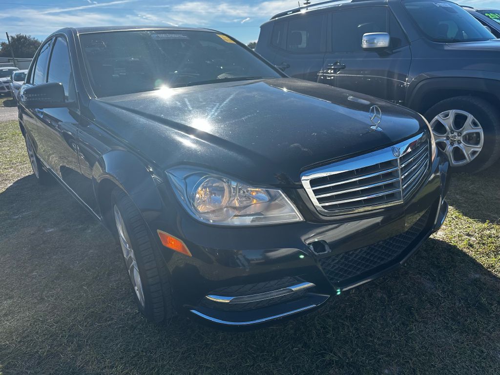 Photo 3 of this MERCEDES-BENZ C-CLASS