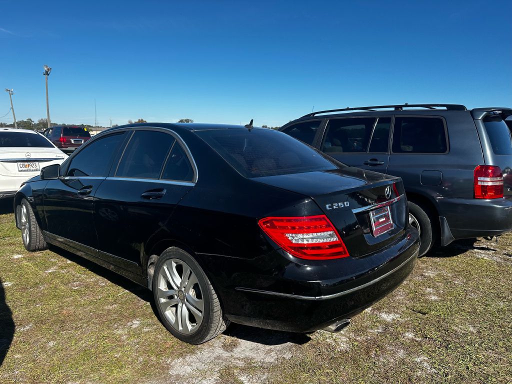 Photo 4 of this MERCEDES-BENZ C-CLASS