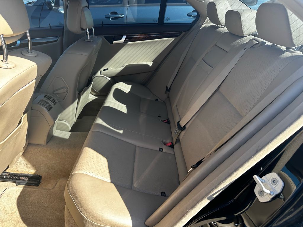 Photo 6 of this MERCEDES-BENZ C-CLASS