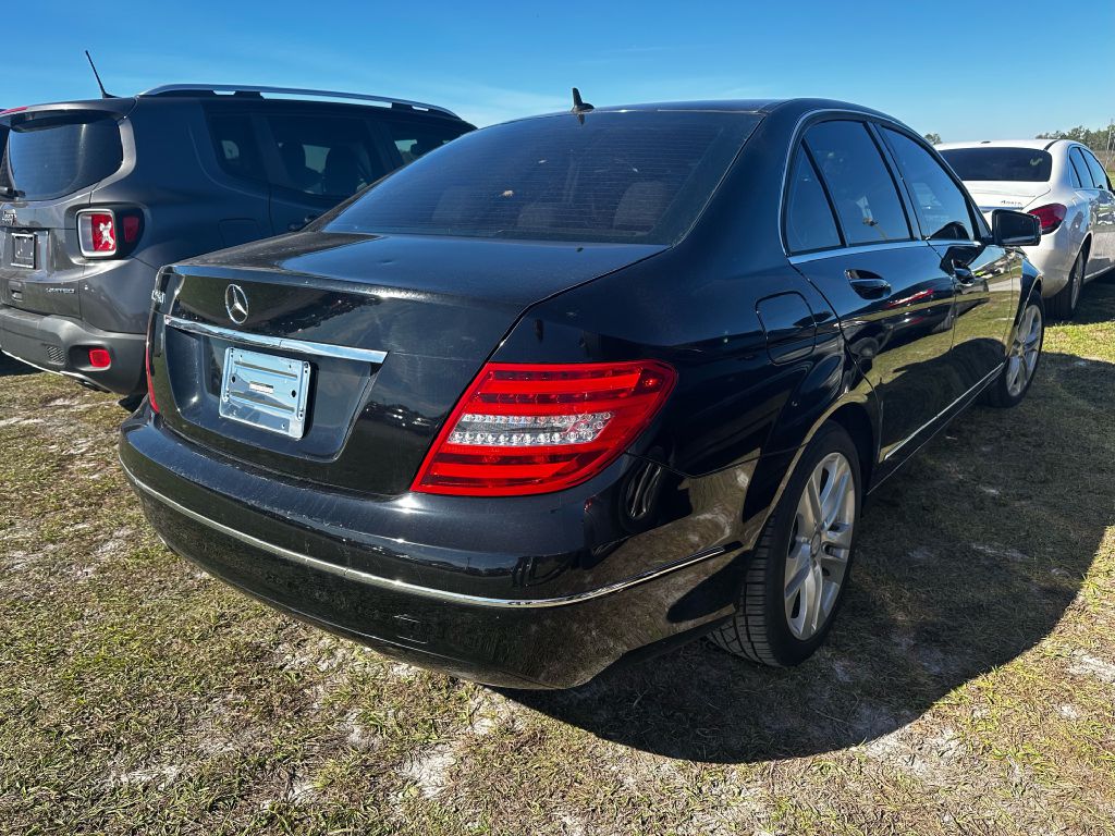 Photo 7 of this MERCEDES-BENZ C-CLASS