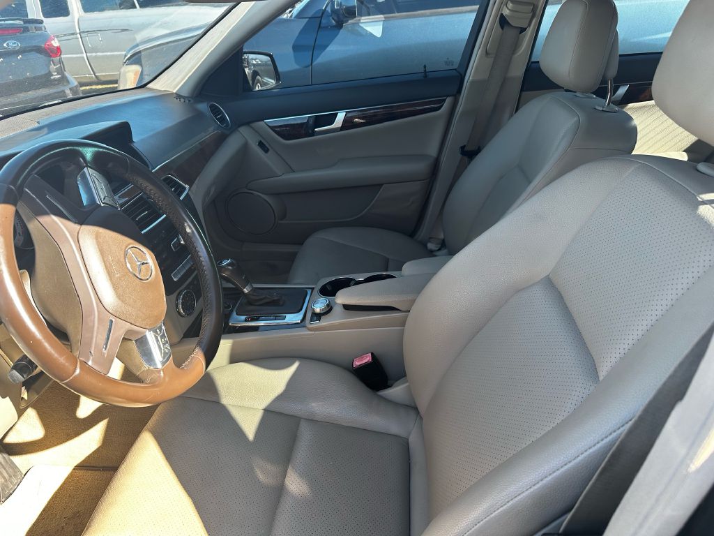 Photo 10 of this MERCEDES-BENZ C-CLASS