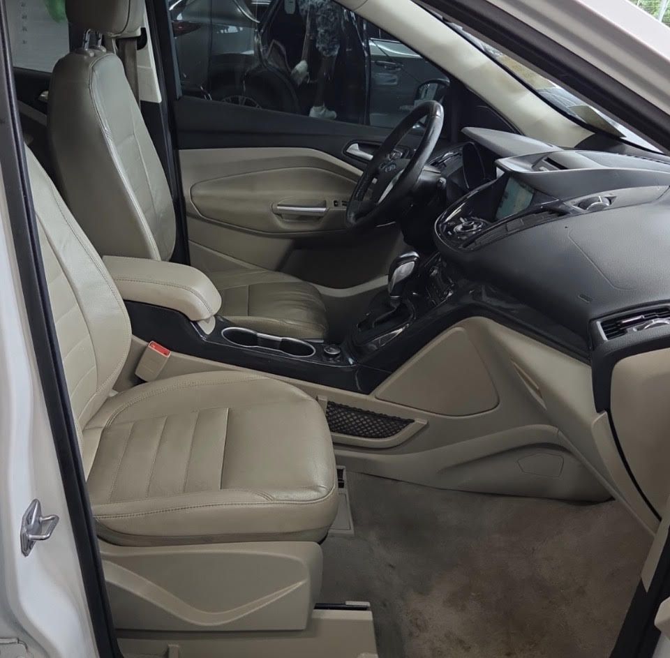 Photo 9 of this FORD ESCAPE