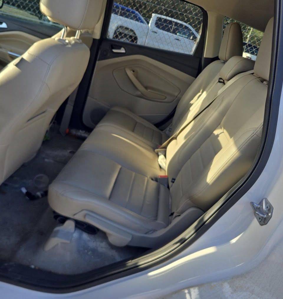 Photo 10 of this FORD ESCAPE