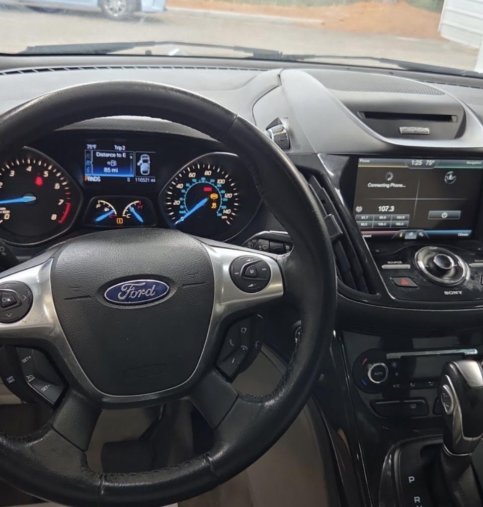 Photo 12 of this FORD ESCAPE