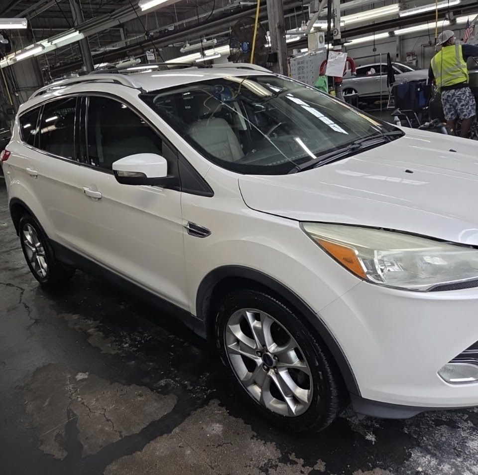 Photo 5 of this FORD ESCAPE