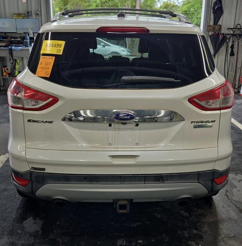 Photo 2 of this FORD ESCAPE