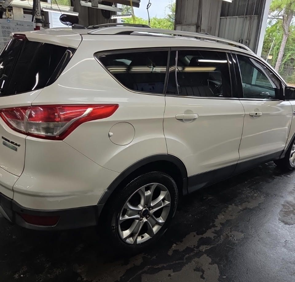 Photo 3 of this FORD ESCAPE