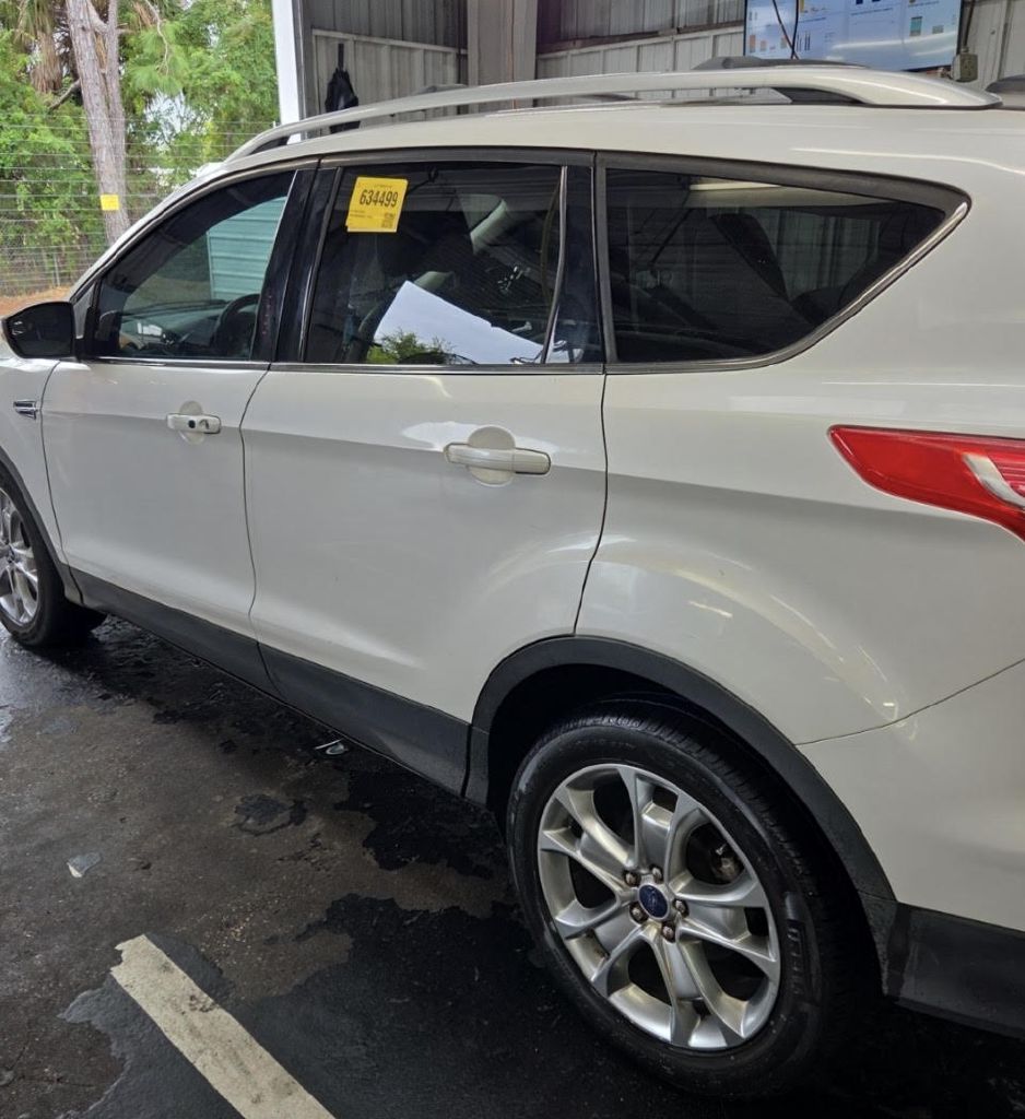 Photo 13 of this FORD ESCAPE