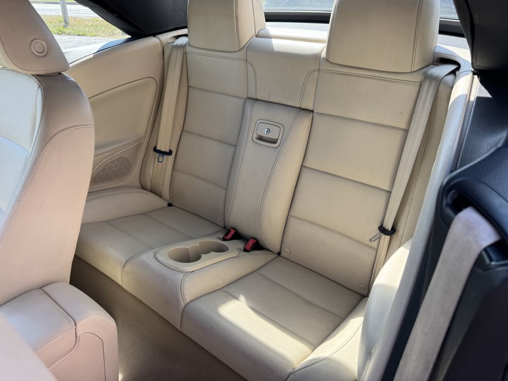 Photo 5 of this VOLKSWAGEN EOS