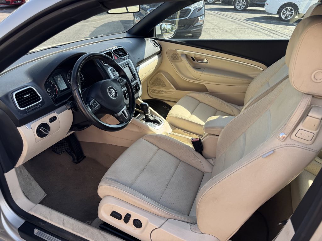 Photo 7 of this VOLKSWAGEN EOS