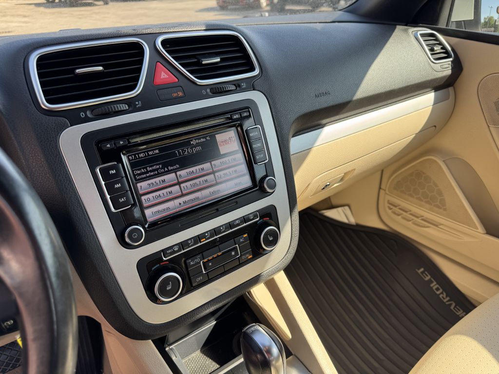Photo 9 of this VOLKSWAGEN EOS