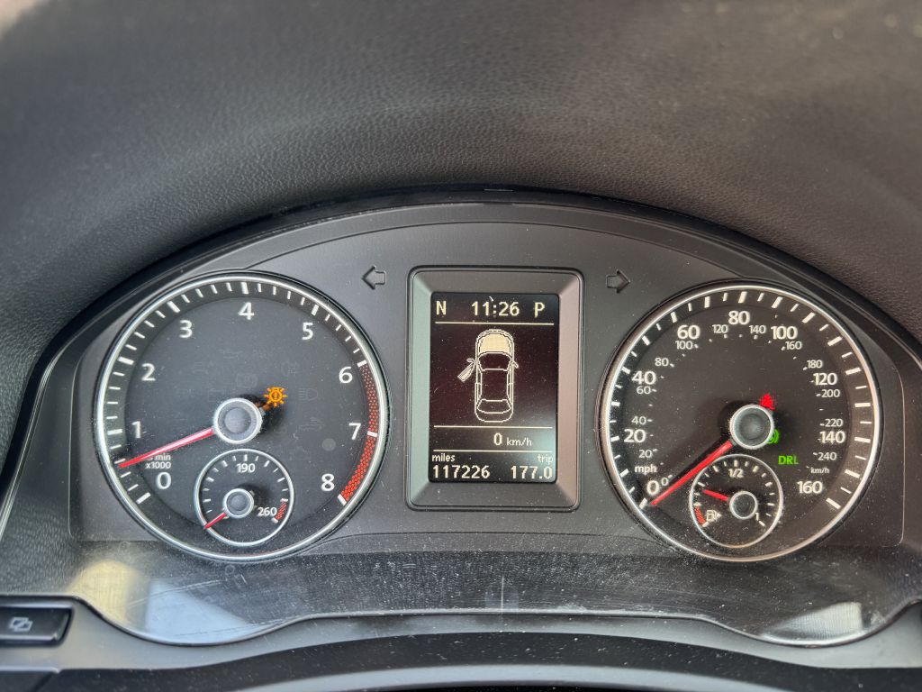 Photo 11 of this VOLKSWAGEN EOS