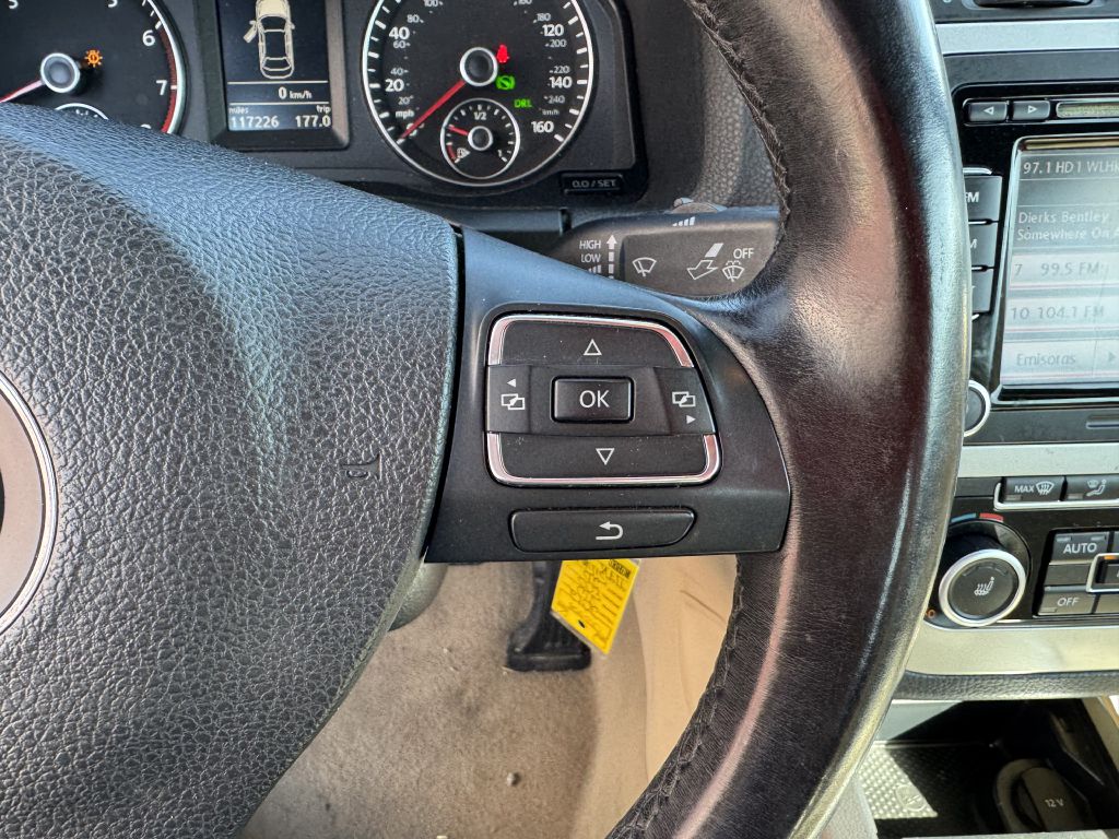 Photo 14 of this VOLKSWAGEN EOS
