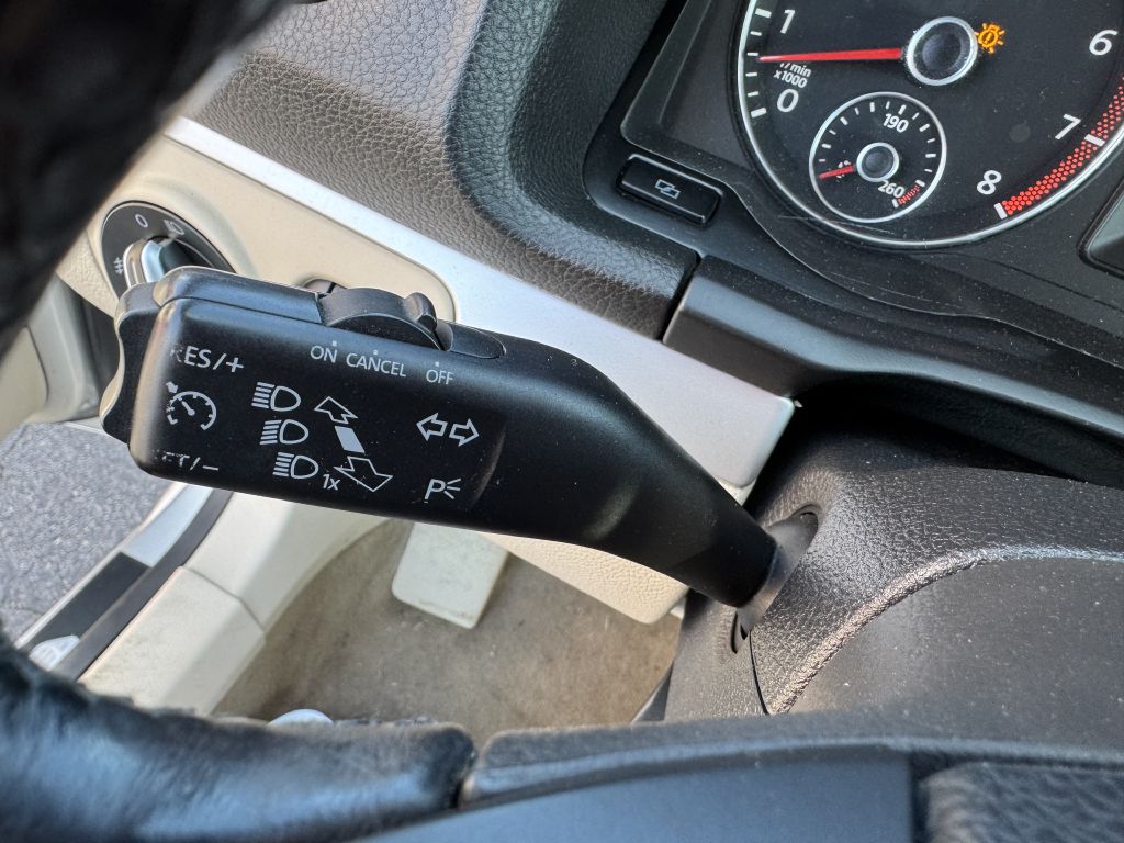Photo 15 of this VOLKSWAGEN EOS