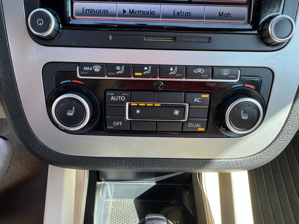 Photo 17 of this VOLKSWAGEN EOS