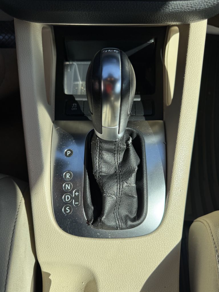 Photo 18 of this VOLKSWAGEN EOS