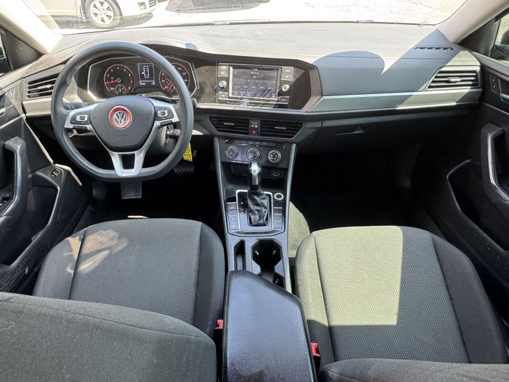 Photo 6 of this VOLKSWAGEN JETTA