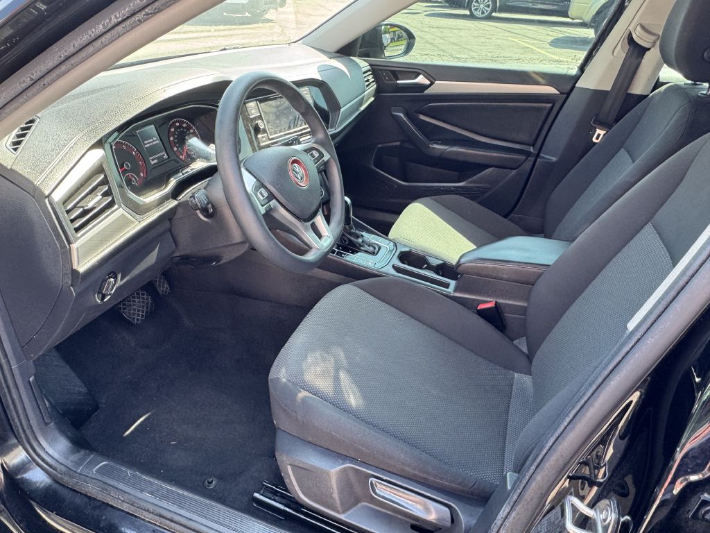 Photo 7 of this VOLKSWAGEN JETTA