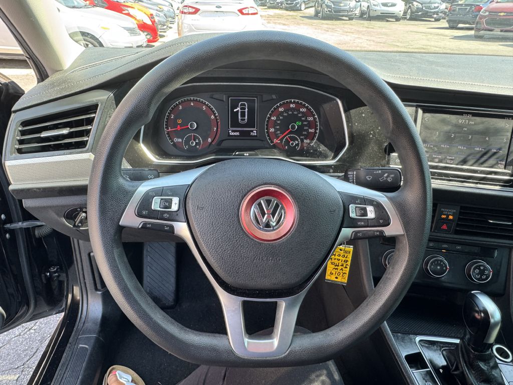 Photo 9 of this VOLKSWAGEN JETTA
