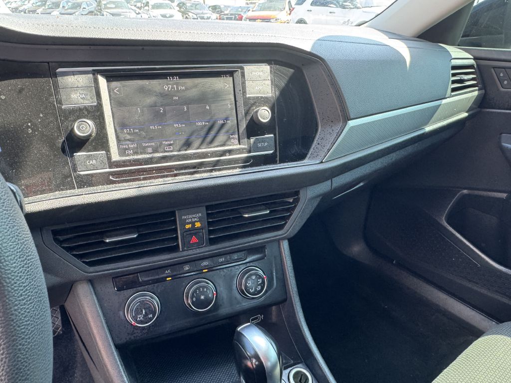 Photo 10 of this VOLKSWAGEN JETTA