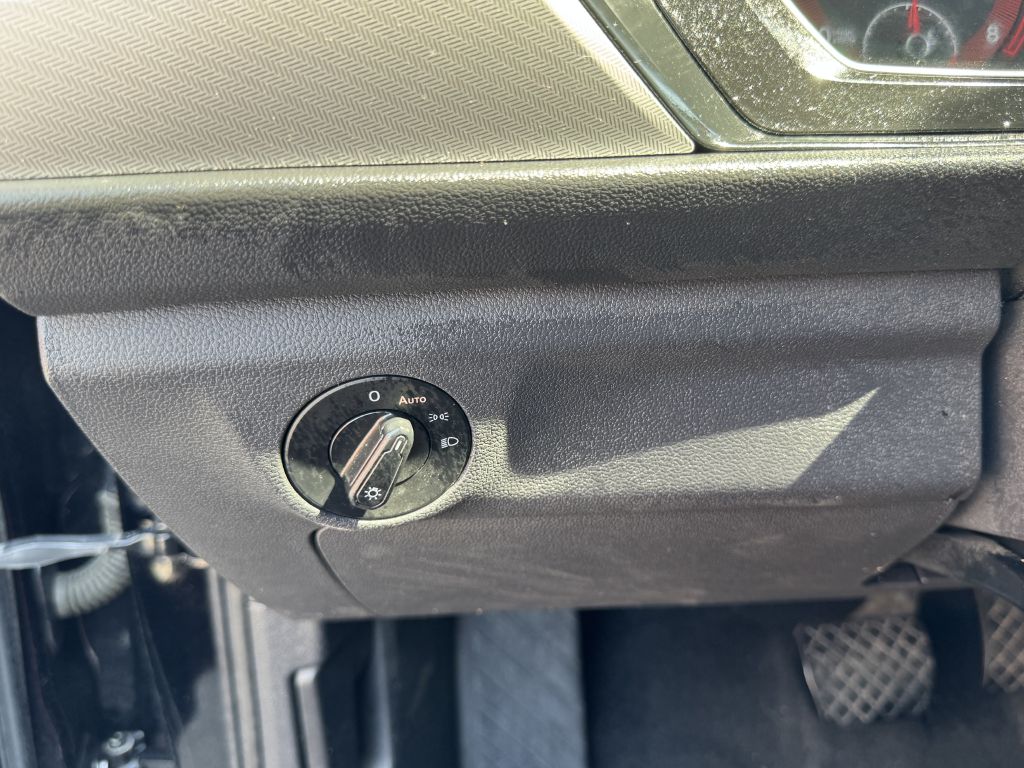 Photo 13 of this VOLKSWAGEN JETTA