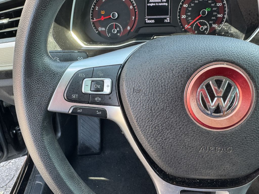 Photo 14 of this VOLKSWAGEN JETTA