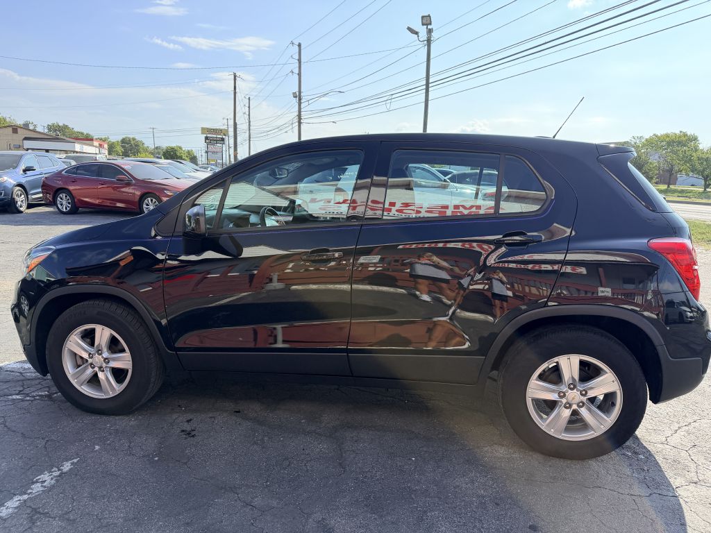 Photo 3 of this CHEVROLET TRAX
