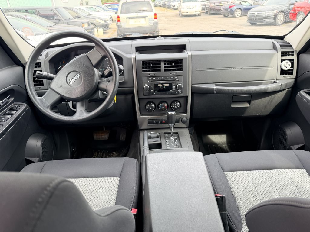 Photo 7 of this JEEP LIBERTY