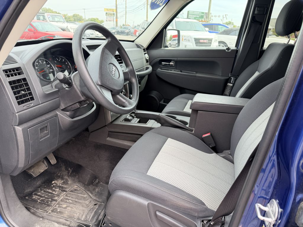 Photo 9 of this JEEP LIBERTY