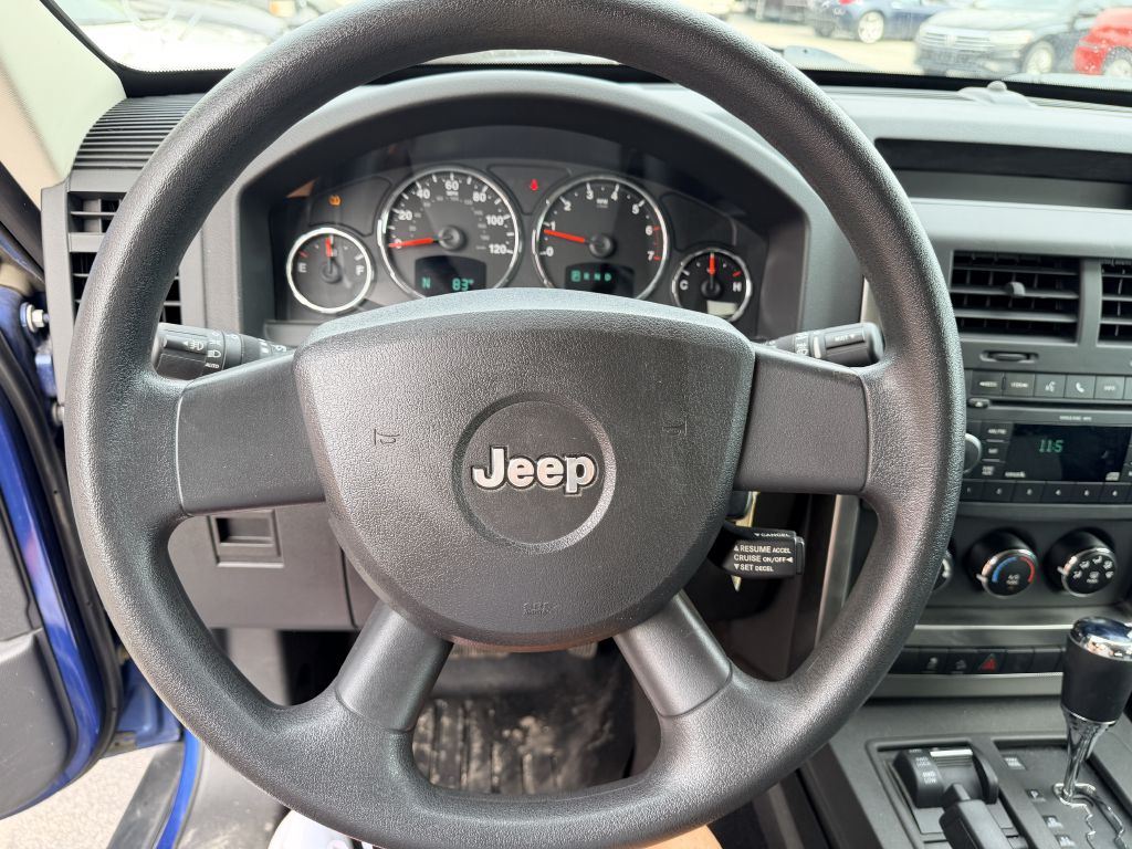 Photo 10 of this JEEP LIBERTY