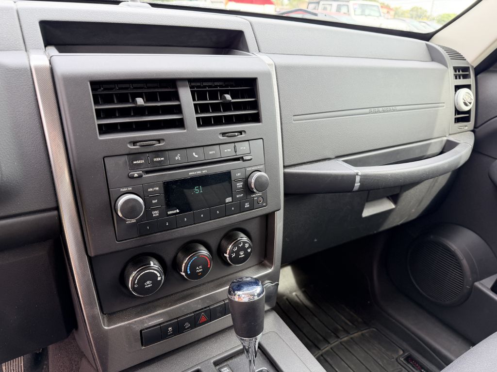 Photo 11 of this JEEP LIBERTY