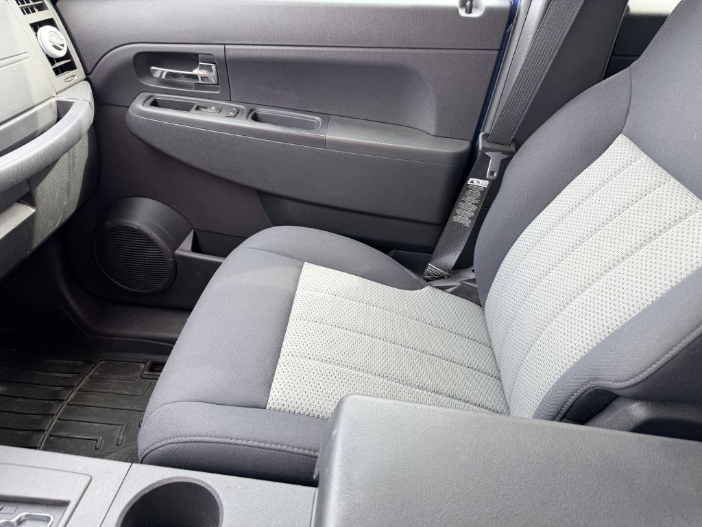 Photo 12 of this JEEP LIBERTY