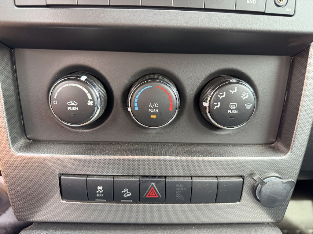 Photo 16 of this JEEP LIBERTY