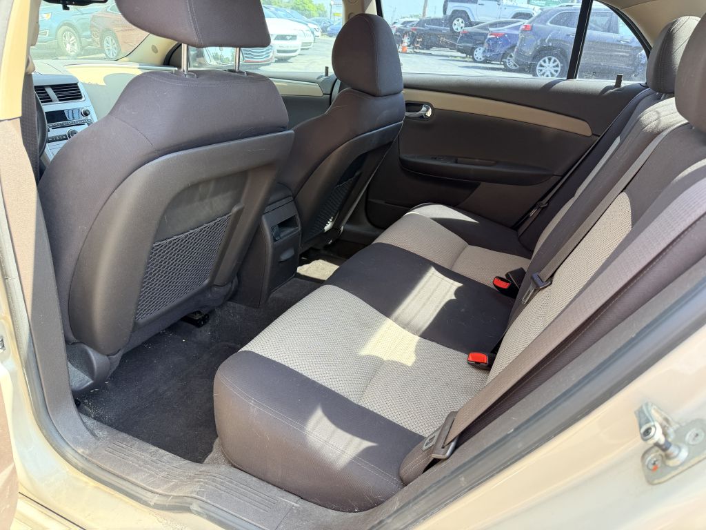 Photo 4 of this CHEVROLET MALIBU