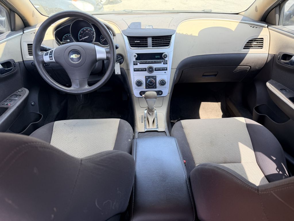 Photo 6 of this CHEVROLET MALIBU