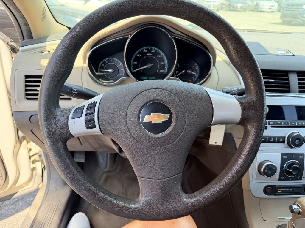 Photo 9 of this CHEVROLET MALIBU