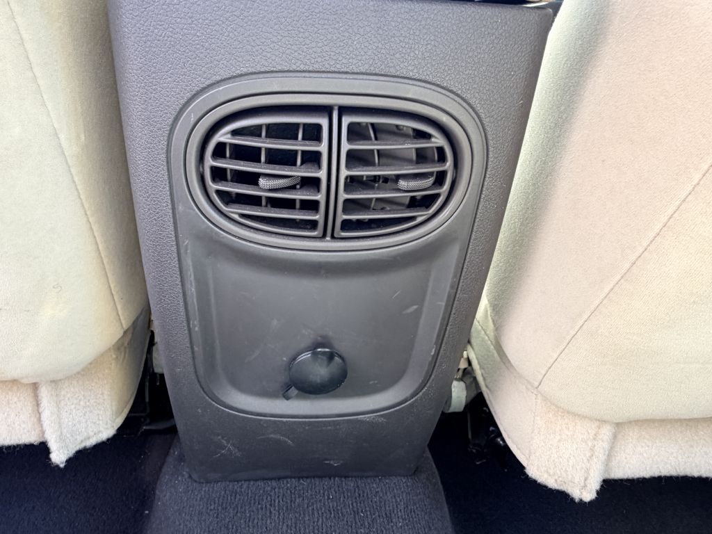 Photo 5 of this FORD TAURUS