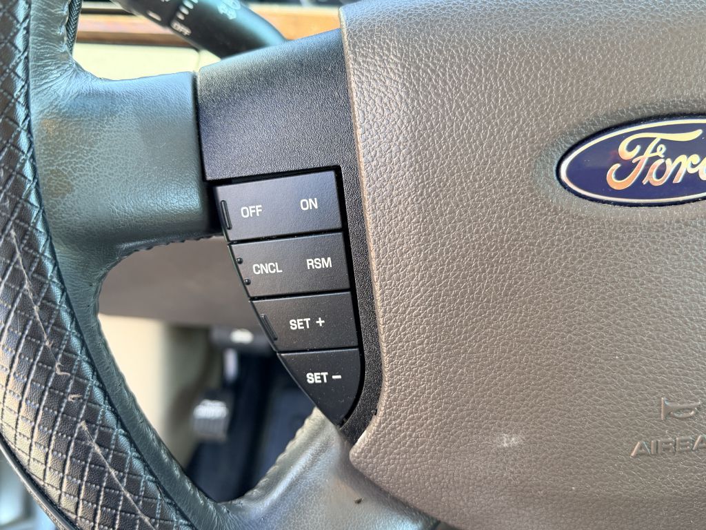 Photo 13 of this FORD TAURUS