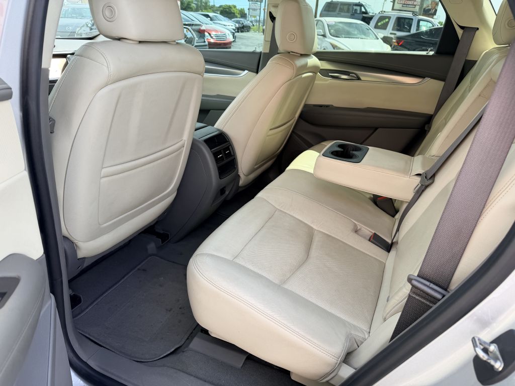 Photo 6 of this CADILLAC XT5