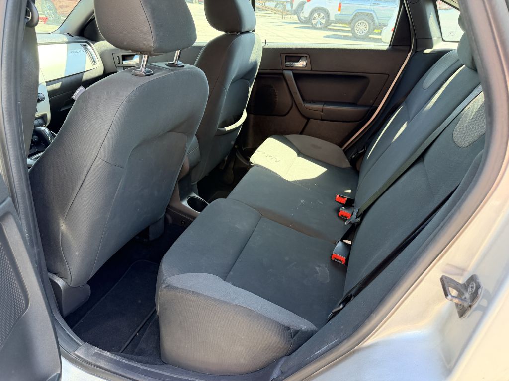 Photo 5 of this FORD FOCUS